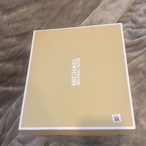 Michael Kors shoes emty box